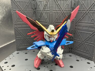 デスティニーガンダムをエアブラシを使って塗装したよ。塗りムラが抑えられるところが良いね！