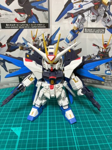 ストライクフリーダムガンダムをつくったよ。これは塗装いらぬカッコ良さ。そのままで十分です。
